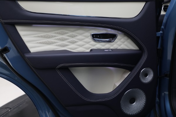 Used 2024 Bentley Bentayga Azure V8 for sale Sold at Rolls-Royce Motor Cars Greenwich in Greenwich CT 06830 21