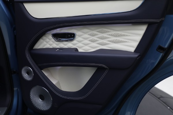 Used 2024 Bentley Bentayga Azure V8 for sale Sold at Rolls-Royce Motor Cars Greenwich in Greenwich CT 06830 26