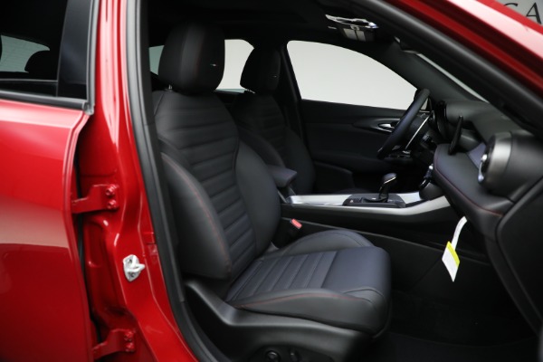 New 2025 Alfa Romeo Tonale Tributo Italiano for sale Sold at Rolls-Royce Motor Cars Greenwich in Greenwich CT 06830 12