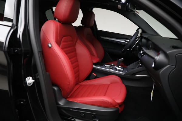 New 2025 Alfa Romeo Stelvio for sale $57,685 at Rolls-Royce Motor Cars Greenwich in Greenwich CT 06830 13
