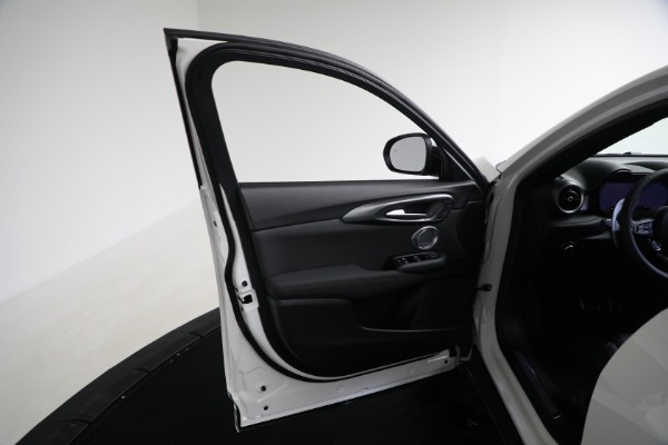 New 2025 Alfa Romeo Tonale Tributo Italiano for sale Sold at Rolls-Royce Motor Cars Greenwich in Greenwich CT 06830 19