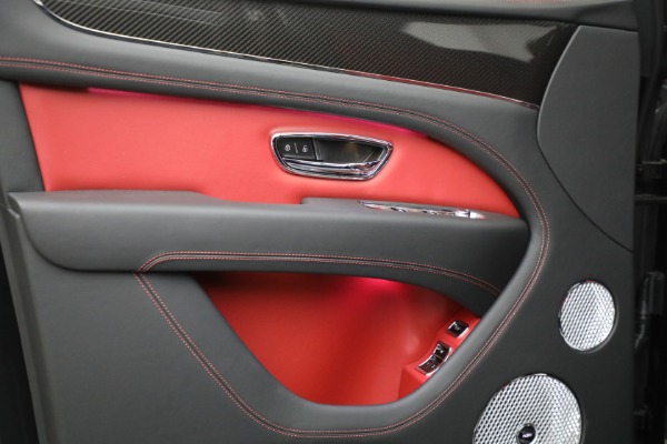 New 2025 Bentley Bentayga V8 for sale $228,900 at Rolls-Royce Motor Cars Greenwich in Greenwich CT 06830 21