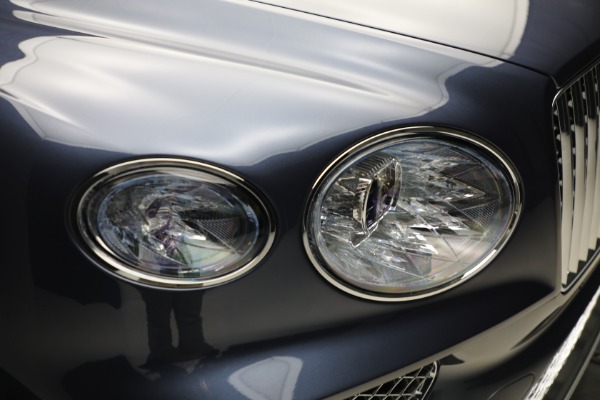 Used 2025 Bentley Bentayga EWB Azure V8 for sale $239,900 at Rolls-Royce Motor Cars Greenwich in Greenwich CT 06830 13
