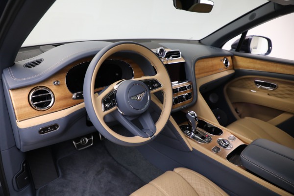Used 2025 Bentley Bentayga EWB Azure V8 for sale $239,900 at Rolls-Royce Motor Cars Greenwich in Greenwich CT 06830 17