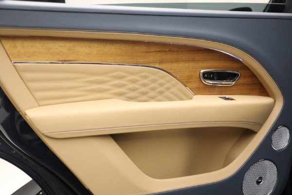 Used 2025 Bentley Bentayga EWB Azure V8 for sale $239,900 at Rolls-Royce Motor Cars Greenwich in Greenwich CT 06830 24
