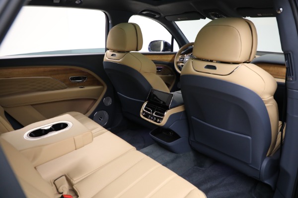 Used 2025 Bentley Bentayga EWB Azure V8 for sale $239,900 at Rolls-Royce Motor Cars Greenwich in Greenwich CT 06830 26