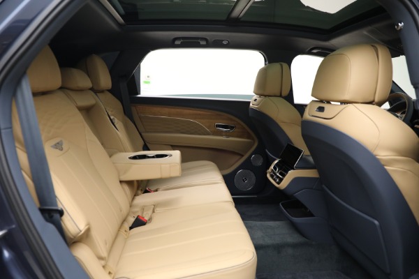 Used 2025 Bentley Bentayga EWB Azure V8 for sale $239,900 at Rolls-Royce Motor Cars Greenwich in Greenwich CT 06830 27