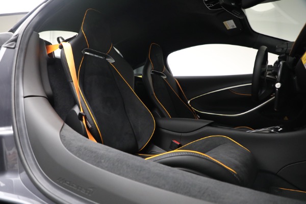 Used 2025 McLaren Artura Vision for sale $292,398 at Rolls-Royce Motor Cars Greenwich in Greenwich CT 06830 25