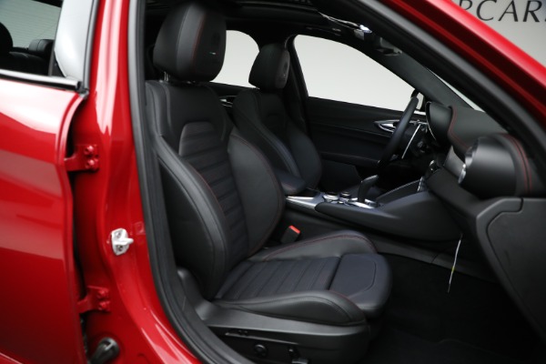 Used 2025 Alfa Romeo Giulia for sale $51,900 at Rolls-Royce Motor Cars Greenwich in Greenwich CT 06830 16
