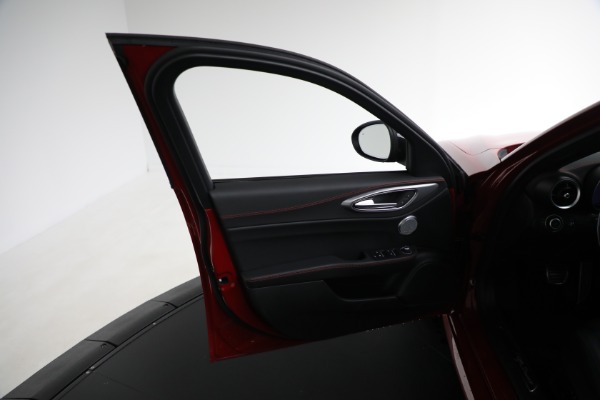 Used 2025 Alfa Romeo Giulia for sale $51,900 at Rolls-Royce Motor Cars Greenwich in Greenwich CT 06830 23