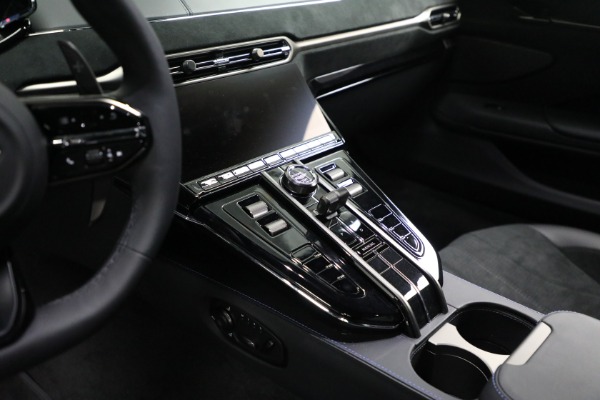 Used 2025 Aston Martin Vantage for sale $196,900 at Rolls-Royce Motor Cars Greenwich in Greenwich CT 06830 22