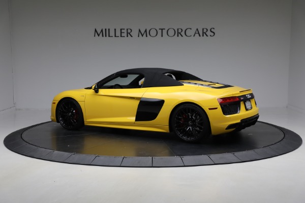 Used 2018 Audi R8 5.2 quattro V10 Spyder for sale $135,900 at Rolls-Royce Motor Cars Greenwich in Greenwich CT 06830 17