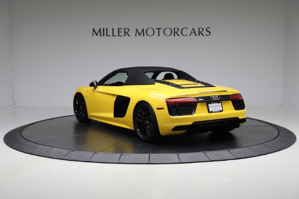 Used 2018 Audi R8 5.2 quattro V10 Spyder for sale $135,900 at Rolls-Royce Motor Cars Greenwich in Greenwich CT 06830 18
