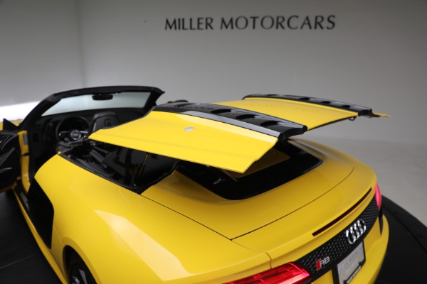 Used 2018 Audi R8 5.2 quattro V10 Spyder for sale $135,900 at Rolls-Royce Motor Cars Greenwich in Greenwich CT 06830 25