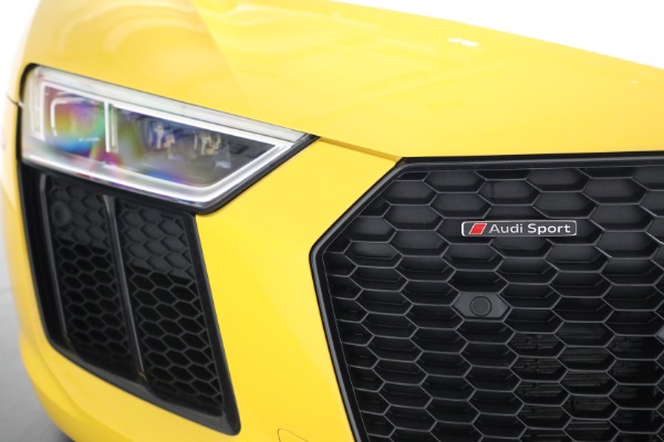 Used 2018 Audi R8 5.2 quattro V10 Spyder for sale $135,900 at Rolls-Royce Motor Cars Greenwich in Greenwich CT 06830 28
