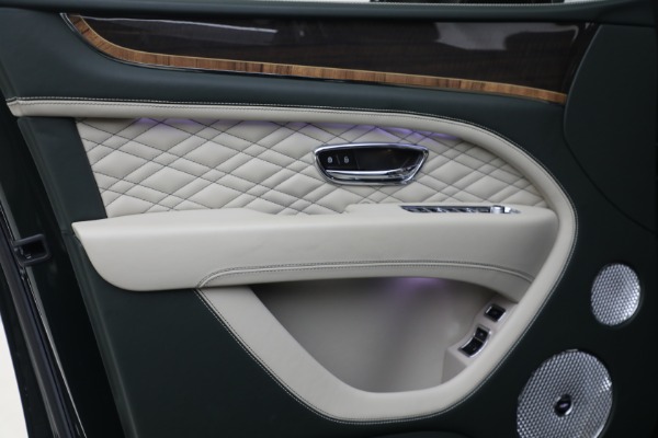 New 2023 Bentley Bentayga V8 for sale $189,900 at Rolls-Royce Motor Cars Greenwich in Greenwich CT 06830 18