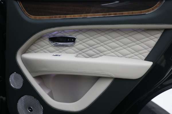 New 2023 Bentley Bentayga V8 for sale $189,900 at Rolls-Royce Motor Cars Greenwich in Greenwich CT 06830 27