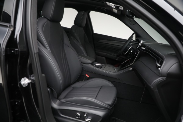 New 2025 Maserati Grecale Trofeo for sale $131,535 at Rolls-Royce Motor Cars Greenwich in Greenwich CT 06830 19