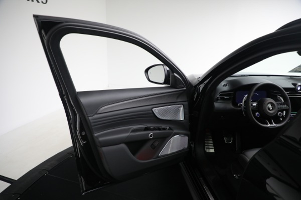 New 2025 Maserati Grecale Trofeo for sale $131,535 at Rolls-Royce Motor Cars Greenwich in Greenwich CT 06830 26