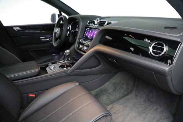 Used 2023 Bentley Bentayga V8 for sale $175,900 at Rolls-Royce Motor Cars Greenwich in Greenwich CT 06830 21