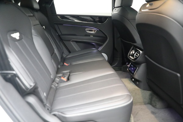 Used 2023 Bentley Bentayga V8 for sale $175,900 at Rolls-Royce Motor Cars Greenwich in Greenwich CT 06830 25