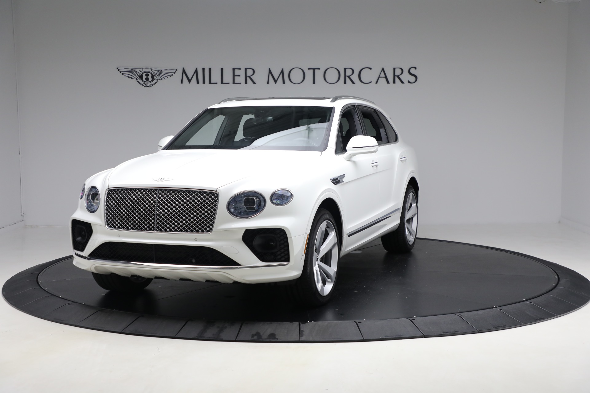 Used 2023 Bentley Bentayga V8 for sale $175,900 at Rolls-Royce Motor Cars Greenwich in Greenwich CT 06830 1