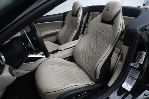 Used 2016 Ferrari California T for sale $122,900 at Rolls-Royce Motor Cars Greenwich in Greenwich CT 06830 16