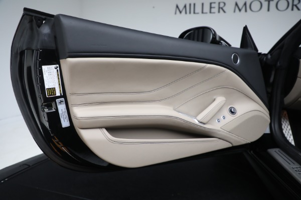 Used 2016 Ferrari California T for sale $122,900 at Rolls-Royce Motor Cars Greenwich in Greenwich CT 06830 18