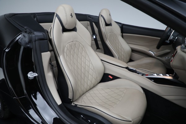 Used 2016 Ferrari California T for sale $122,900 at Rolls-Royce Motor Cars Greenwich in Greenwich CT 06830 21