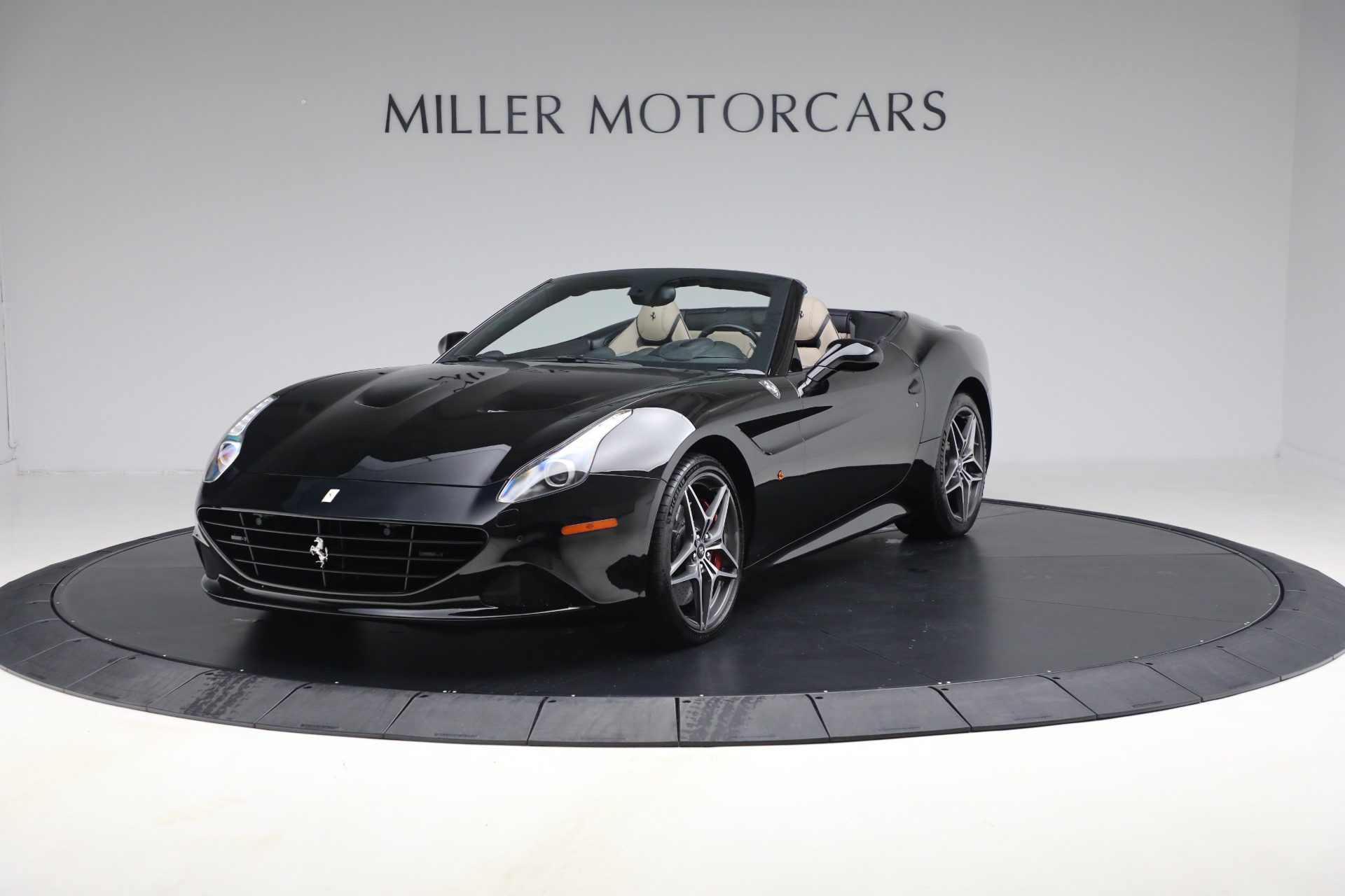 Used 2016 Ferrari California T for sale $122,900 at Rolls-Royce Motor Cars Greenwich in Greenwich CT 06830 1