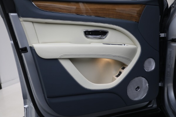 New 2025 Bentley Bentayga EWB V8 for sale $262,915 at Rolls-Royce Motor Cars Greenwich in Greenwich CT 06830 14