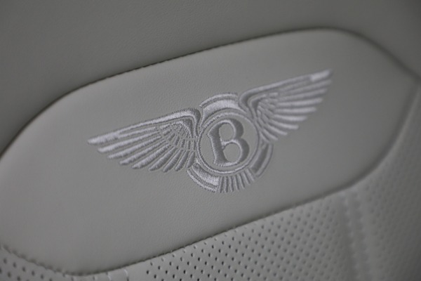 New 2025 Bentley Bentayga EWB V8 for sale $262,915 at Rolls-Royce Motor Cars Greenwich in Greenwich CT 06830 18