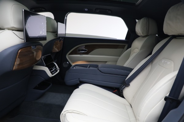 New 2025 Bentley Bentayga EWB V8 for sale $262,915 at Rolls-Royce Motor Cars Greenwich in Greenwich CT 06830 20