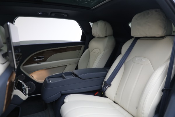 New 2025 Bentley Bentayga EWB V8 for sale $262,915 at Rolls-Royce Motor Cars Greenwich in Greenwich CT 06830 21