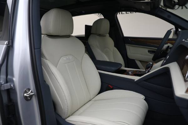 New 2025 Bentley Bentayga EWB V8 for sale $262,915 at Rolls-Royce Motor Cars Greenwich in Greenwich CT 06830 25