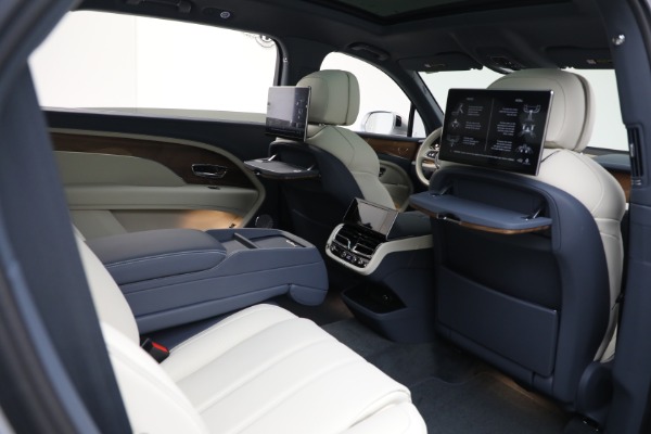 New 2025 Bentley Bentayga EWB V8 for sale $262,915 at Rolls-Royce Motor Cars Greenwich in Greenwich CT 06830 26