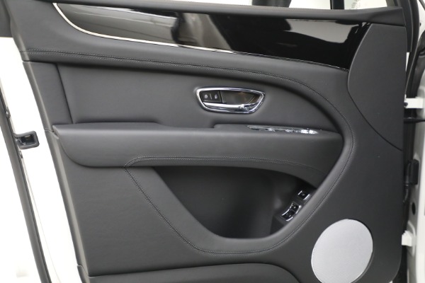 New 2025 Bentley Bentayga V8 for sale $199,900 at Rolls-Royce Motor Cars Greenwich in Greenwich CT 06830 14