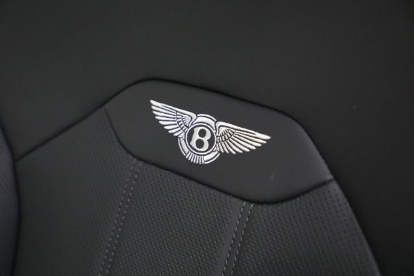 New 2025 Bentley Bentayga V8 for sale $199,900 at Rolls-Royce Motor Cars Greenwich in Greenwich CT 06830 18