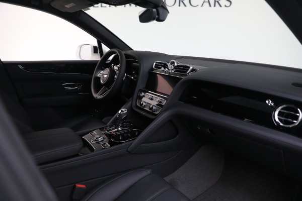 New 2025 Bentley Bentayga V8 for sale $199,900 at Rolls-Royce Motor Cars Greenwich in Greenwich CT 06830 23