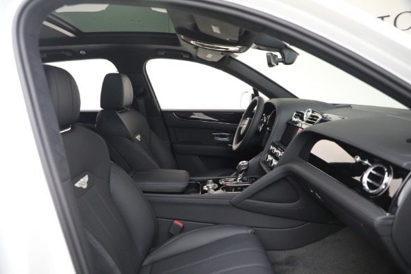 New 2025 Bentley Bentayga V8 for sale $199,900 at Rolls-Royce Motor Cars Greenwich in Greenwich CT 06830 24