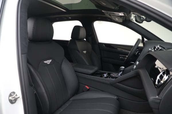 New 2025 Bentley Bentayga V8 for sale $199,900 at Rolls-Royce Motor Cars Greenwich in Greenwich CT 06830 25