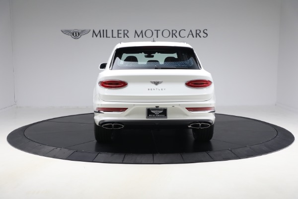 New 2025 Bentley Bentayga V8 for sale $199,900 at Rolls-Royce Motor Cars Greenwich in Greenwich CT 06830 4