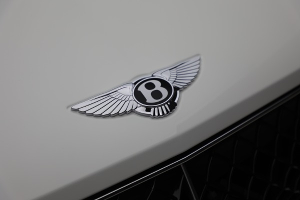 New 2025 Bentley Bentayga V8 for sale $199,900 at Rolls-Royce Motor Cars Greenwich in Greenwich CT 06830 9