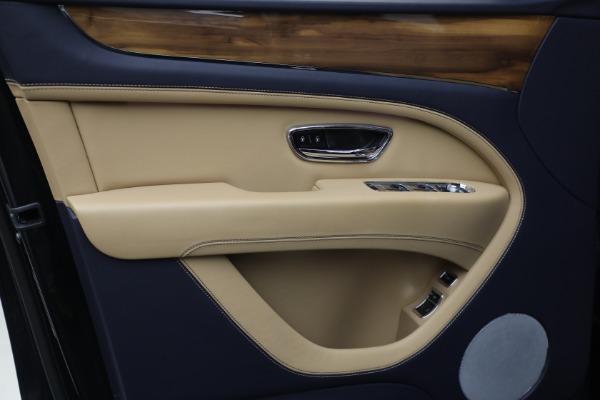 Used 2024 Bentley Bentayga EWB V8 for sale $204,900 at Rolls-Royce Motor Cars Greenwich in Greenwich CT 06830 17