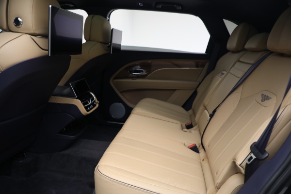 Used 2024 Bentley Bentayga EWB V8 for sale $204,900 at Rolls-Royce Motor Cars Greenwich in Greenwich CT 06830 22