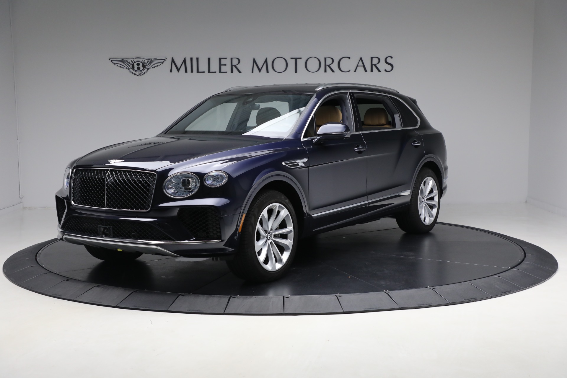 Used 2024 Bentley Bentayga EWB V8 for sale $204,900 at Rolls-Royce Motor Cars Greenwich in Greenwich CT 06830 1