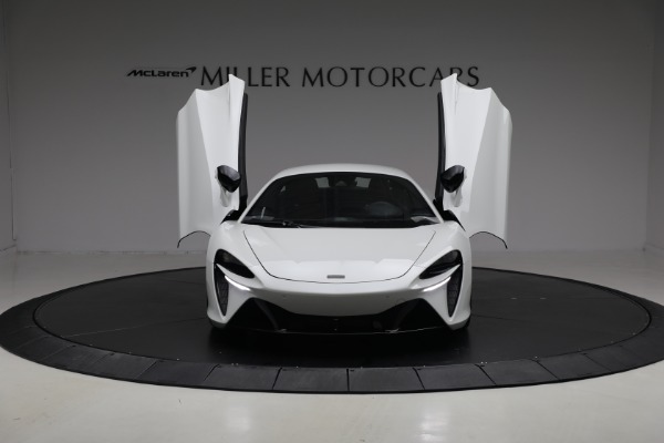 New 2026 McLaren Artura TechLux for sale $304,500 at Rolls-Royce Motor Cars Greenwich in Greenwich CT 06830 13