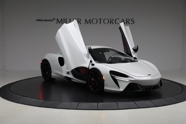 New 2026 McLaren Artura TechLux for sale $304,500 at Rolls-Royce Motor Cars Greenwich in Greenwich CT 06830 20