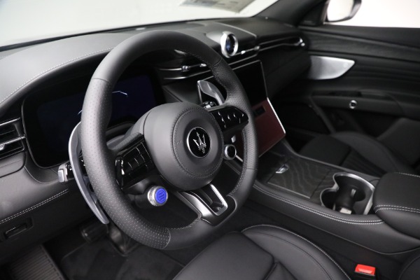 New 2025 Maserati Grecale for sale $72,839 at Rolls-Royce Motor Cars Greenwich in Greenwich CT 06830 22
