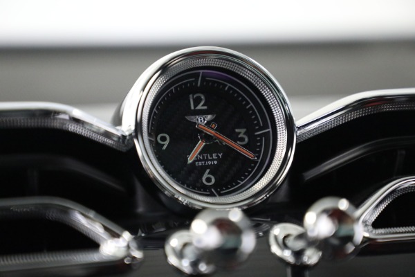 Used 2025 Bentley Bentayga EWB Azure V8 for sale $259,900 at Rolls-Royce Motor Cars Greenwich in Greenwich CT 06830 20